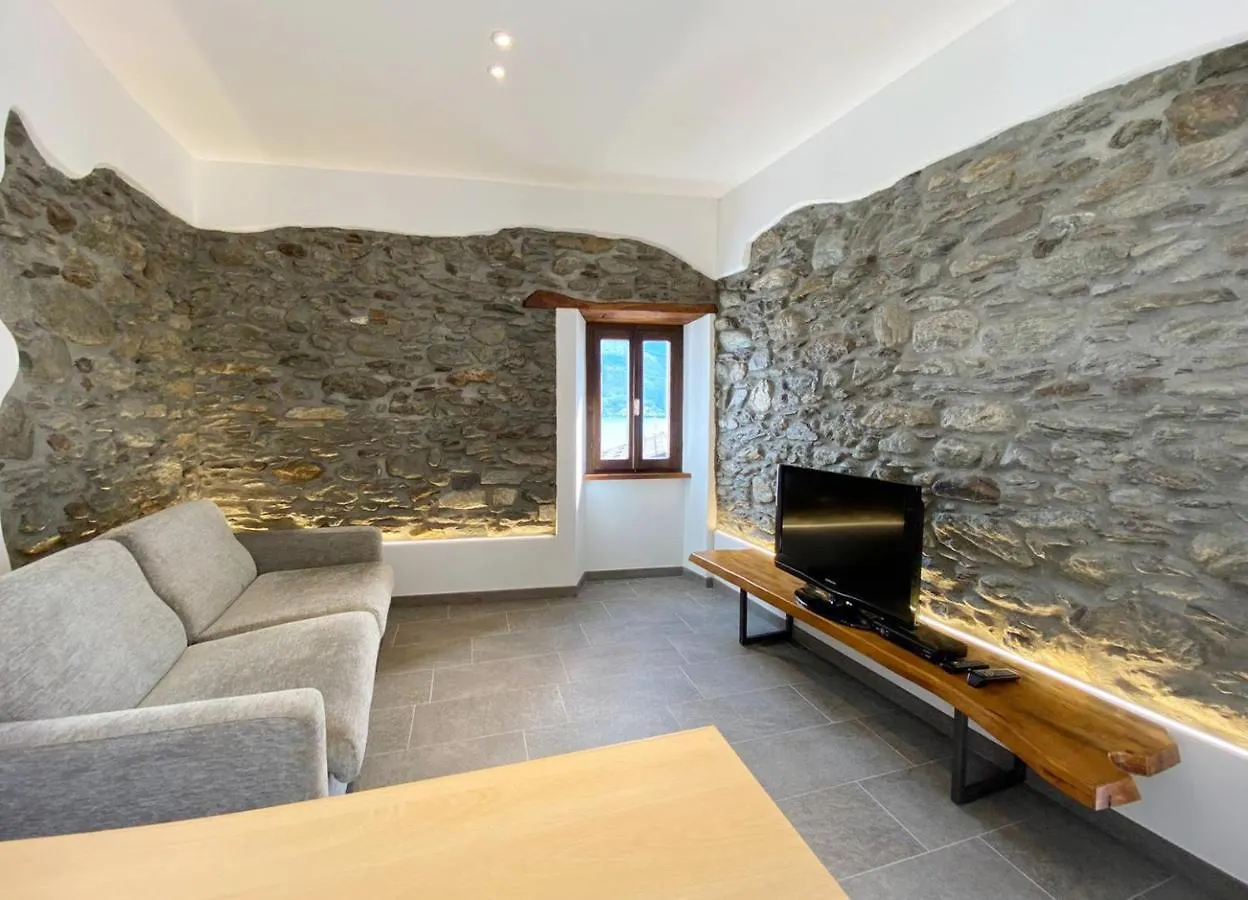 Independent Stone House With Lake View Musso 0*,